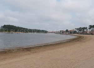 Spiaggia Cousteuyers - Lago marino