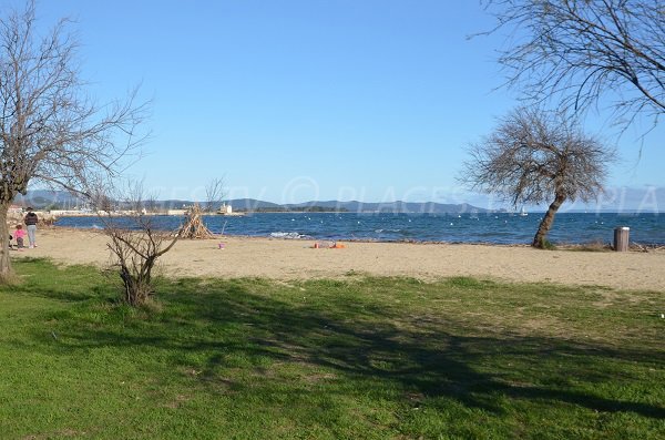 Plage de la gare des Vieux Salins